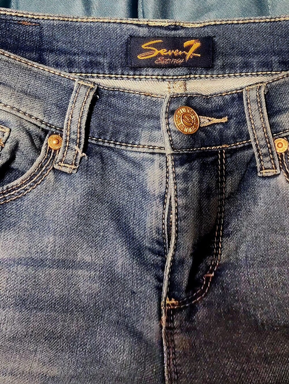 LIKE NEW! Seven7 Women's Girlfriend Cropped Jeans Size 4 - Picture 2 of 4